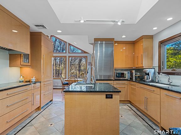 4th image of 208 Cascade Road