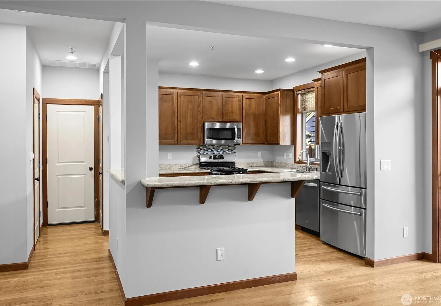 3 bed, 3.5 bath, 2575 sqft, $3,500 — Photo 3