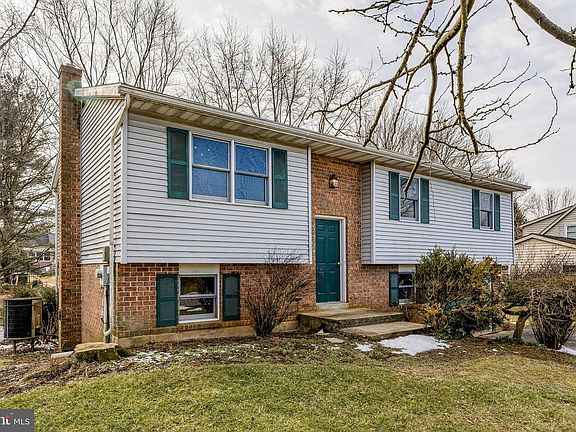 2nd image of 30 Buttonwood Dr