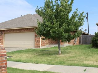 906 SW 35th St, Moore, OK 73160