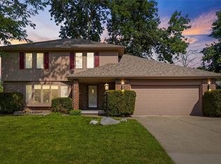 1056 Maplenol Dr, West Des Moines, IA 50266