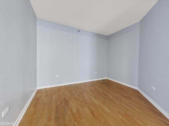 5th image of 160 E Illinois St #17