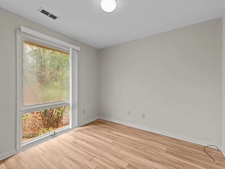 117 Bernhurst Rd — Photo 12