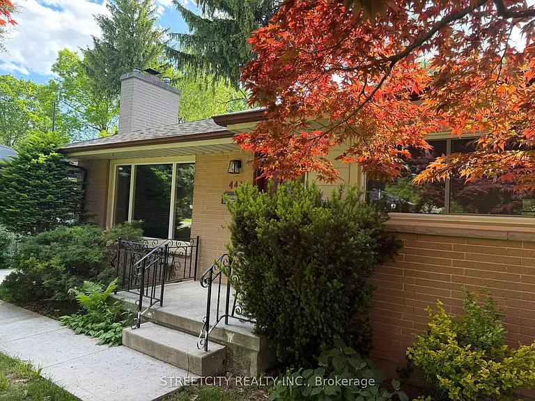 444 Scenic Dr — Photo 3