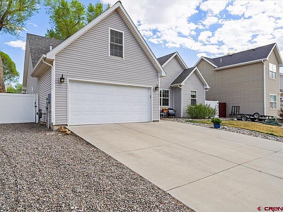 3rd image of 1416 Colonial Drive