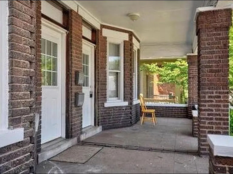 2209 Summit St #2209 — Photo 2