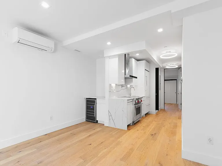84 2nd Ave #PENTHOUSE — Photo 2