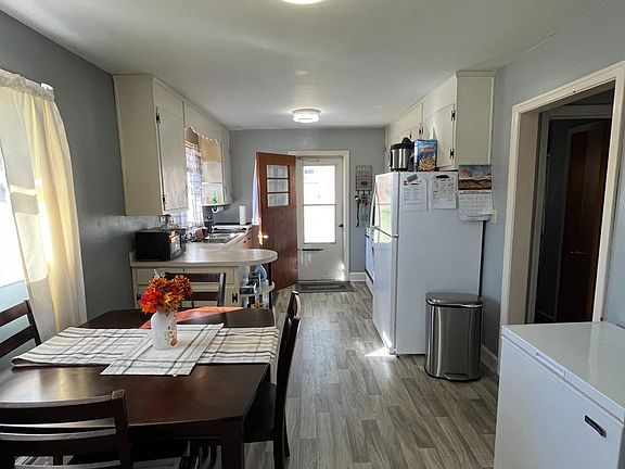 3rd image of 102 Oak Hill Dr