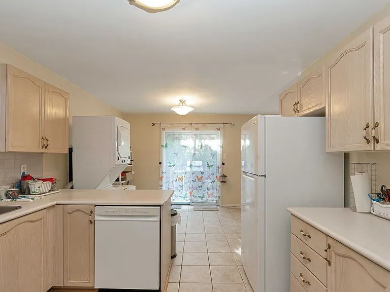 50 Chalmers Dr — Photo 9