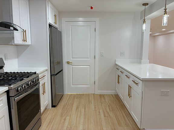 4th image of 716 11th St #1G