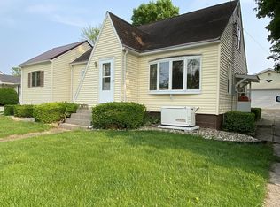 207 E Park Ave, Manlius, IL 61338