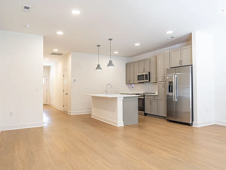 389 James St — Photo 8