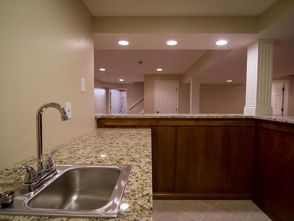 5th image of 1393 Abbotsford Green Dr