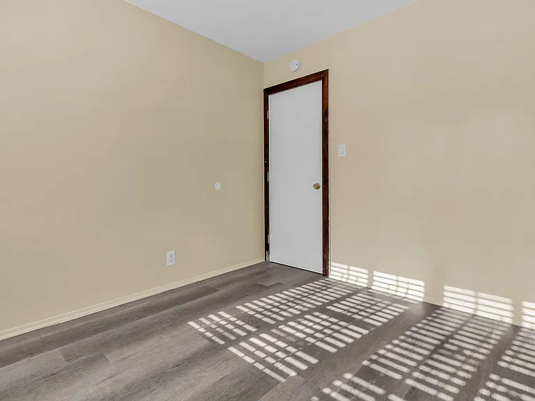 1239 W Carlton Pl — Photo 13