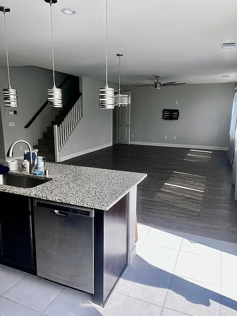 5 bed, 2835 sqft, $3,600 — Photo 3