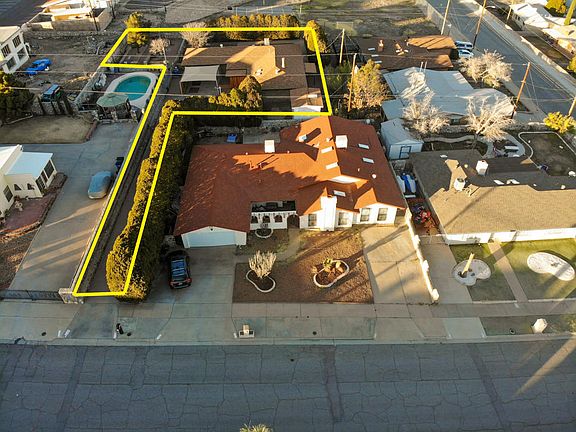 2nd image of 3817 Skyline Ave