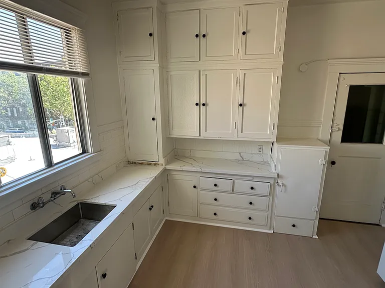 390 Grand Ave #11 — Photo 4