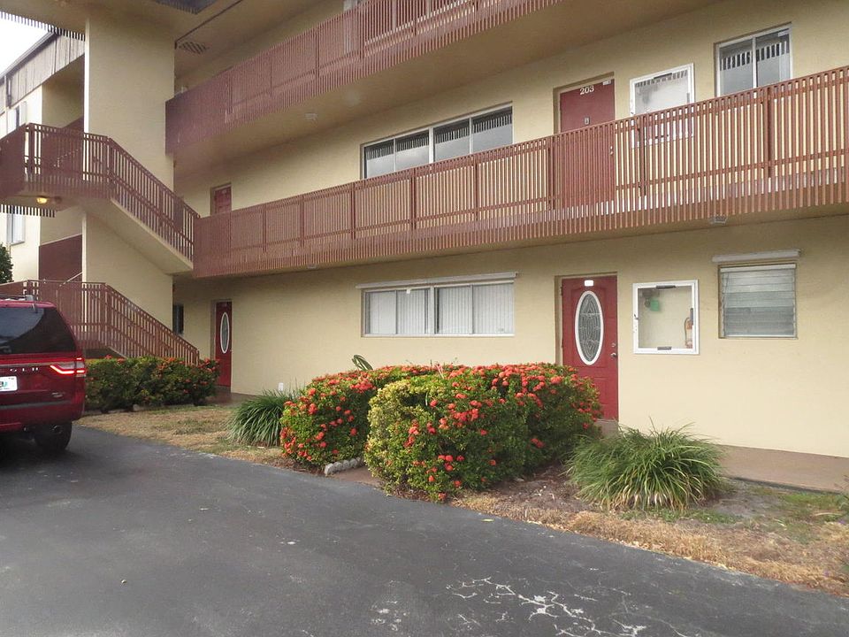 1st image of 200 Waterway Dr S APT 102