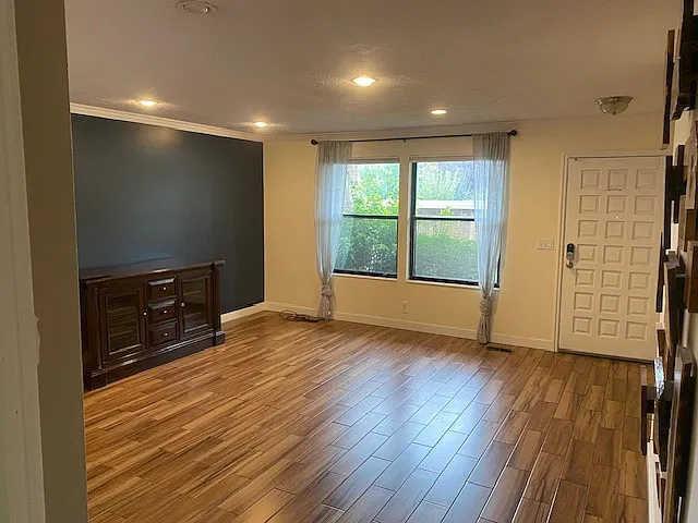 3 bed, 2.5 bath, 2100 sqft, $2,500 — Photo 3