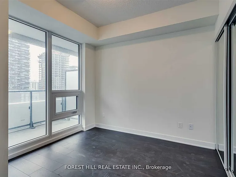 2221 Yonge St #5211 — Photo 8