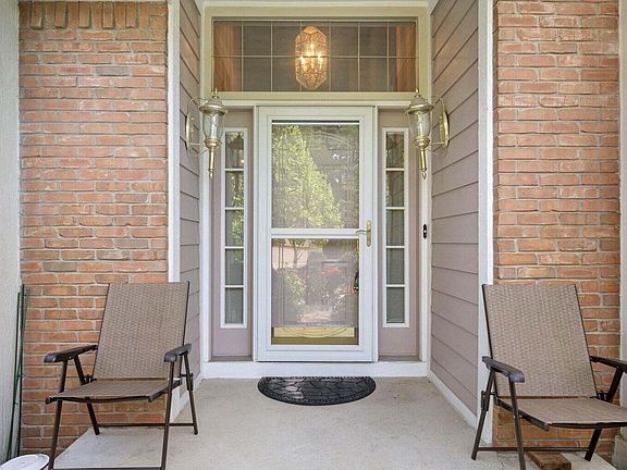 3rd image of 6568 Crabapple Dr