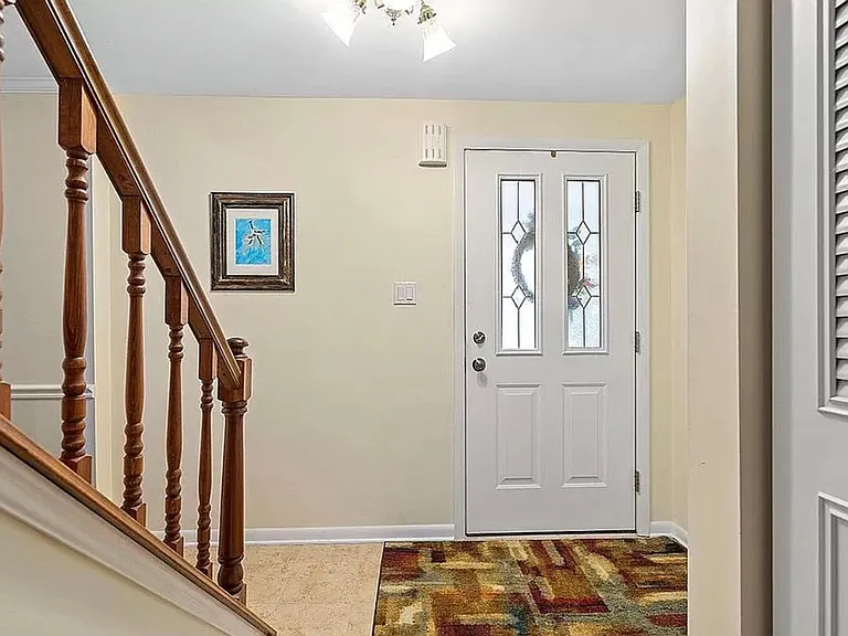6101 Chatham Dr — Photo 2