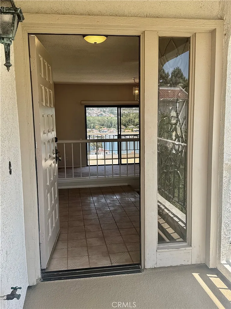 2 bed, 1286 sqft, $4,400 — Photo 1