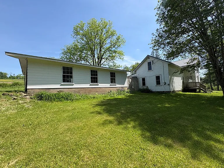 1058 Campbell Run Rd — Photo 2