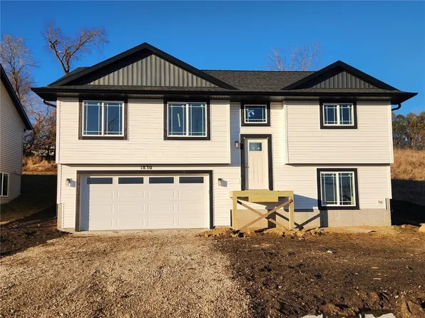 1830 Holly Meadow Ave SW, Cedar Rapids, IA 52404