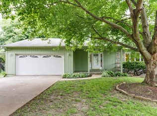 5 Lake Bluff Ct, Bloomington, IL 61704