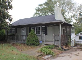 2016 Springs Rd, Mount Airy, NC 27030