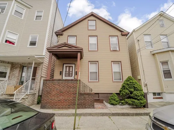 8 Lincoln Ave, Kearny, NJ 07032