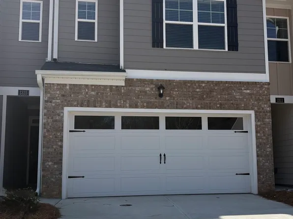 1315 Aura Ln, Lawrenceville, GA 30045