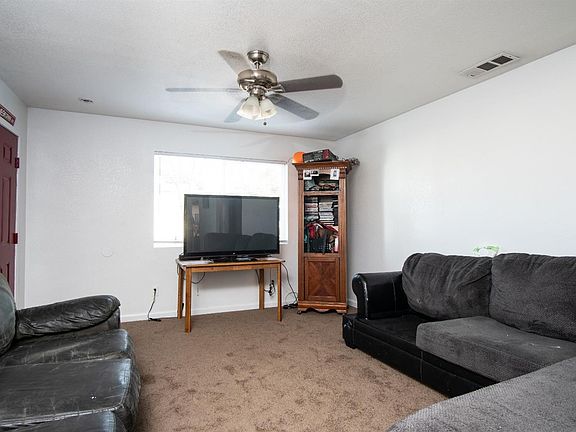 3rd image of 209 W Cypress Ave