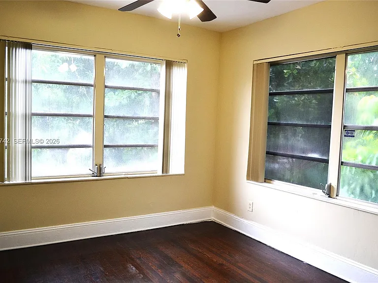 1661 SW 13th St #3 — Photo 8