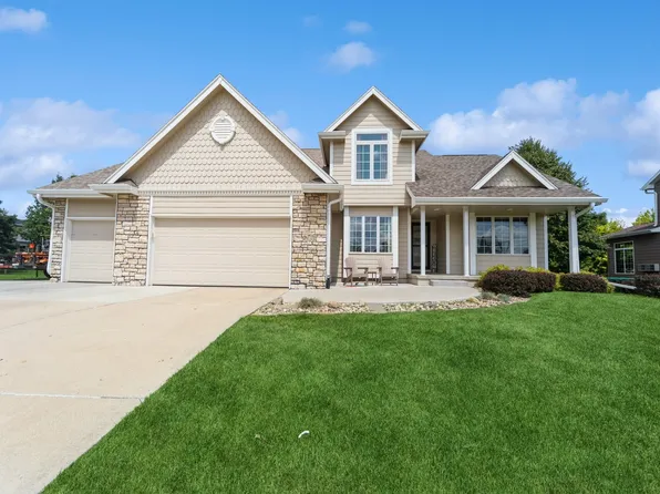 9505 Carmel Cir, Johnston, IA 50131