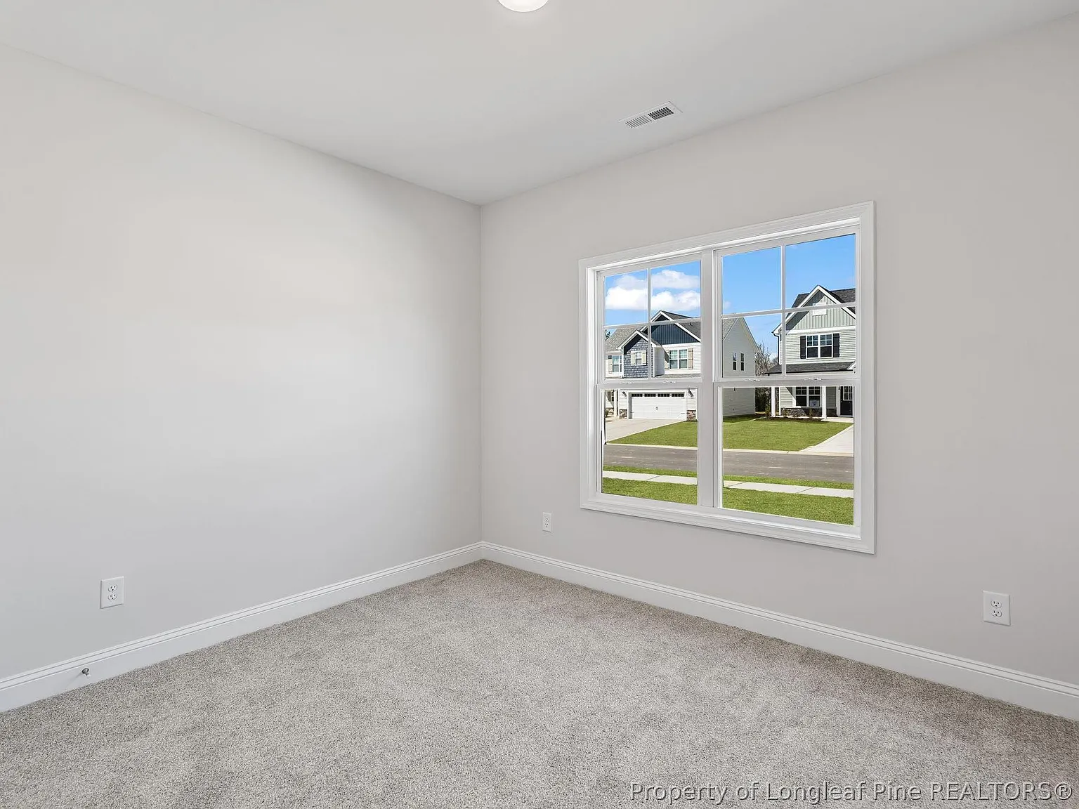 4 bed, 3.0 bath, 2565 sqft, $2,300 — Photo 4