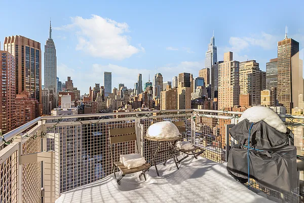 Sold by R New York | media 6
