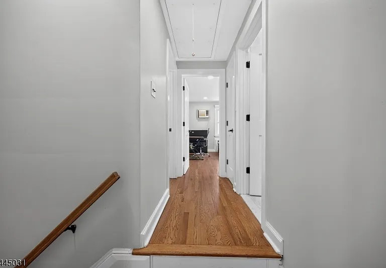 29 Laurel Ave — Photo 12