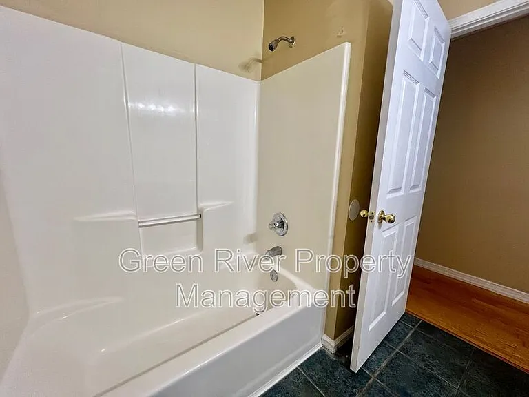 13140 Staffordshire Dr S — Photo 23