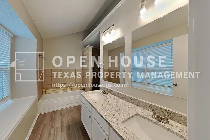 2621 Primrose Ln — Photo 9