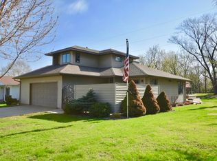 336 Gerken Dr, Zumbrota, MN 55992