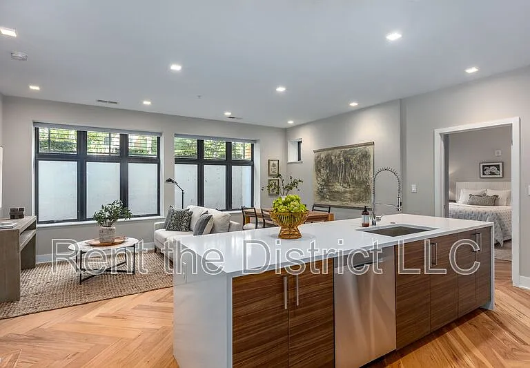 1345 K St SE #T-01 — Photo 1