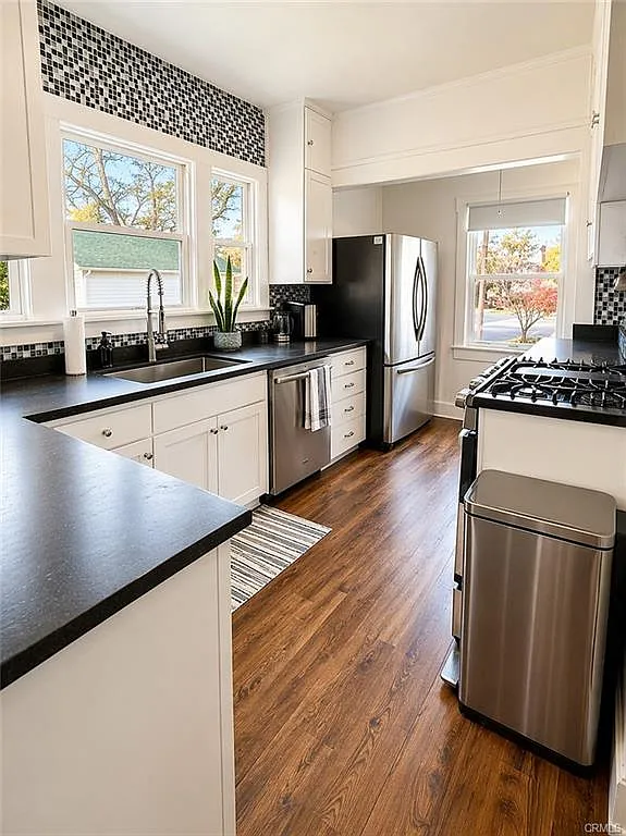 4 bed, 1864 sqft, $4,200 — Photo 1