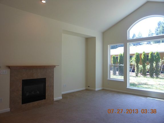 5th image of 680 E Vine Maple Ln