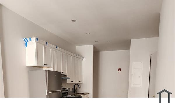 1st image of 157 Elliott Ave #3