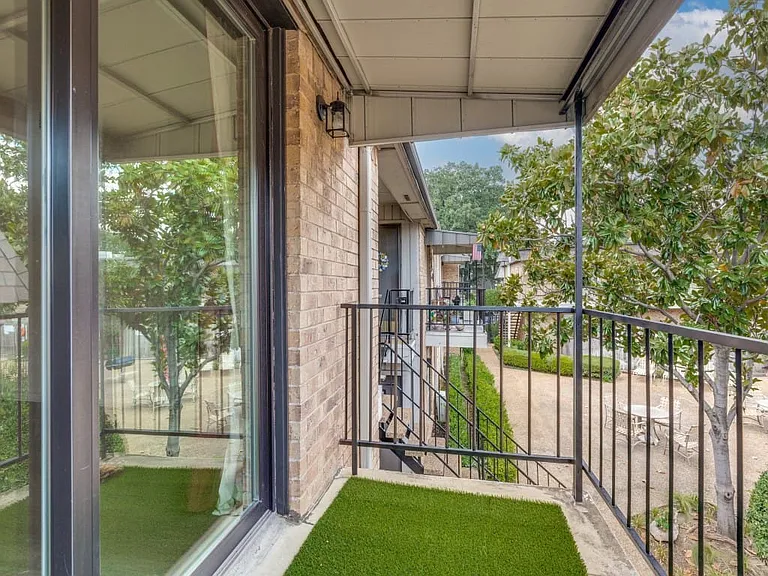 10216 Regal Oaks Dr #C — Photo 12