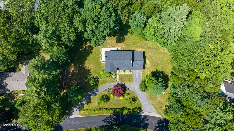 4th image of 15 Roberts Lane