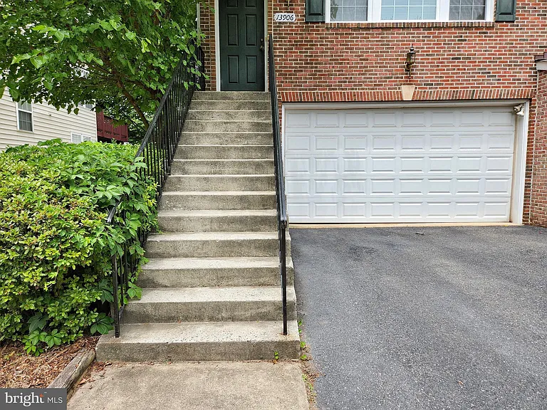 13906 Gothic Dr — Photo 6
