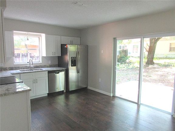 4th image of 4207 Lakewood Dr